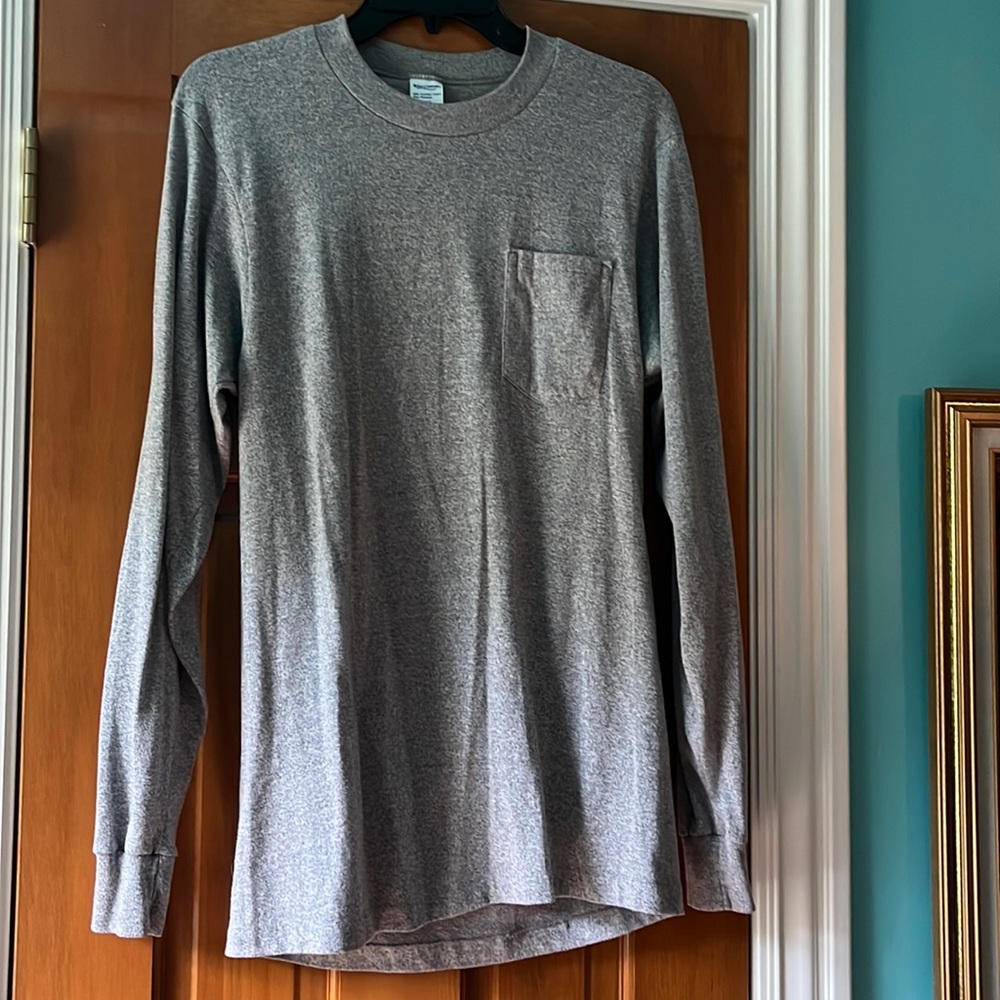 Large Gray long sleeve knit shirt